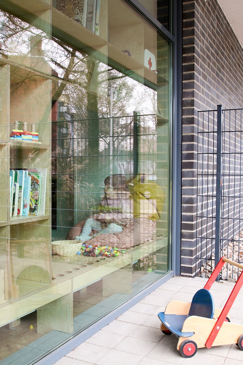 Als vorteilhaft erwiesen sich die großen Fenster als auch der unmittelbare Außenzugang.