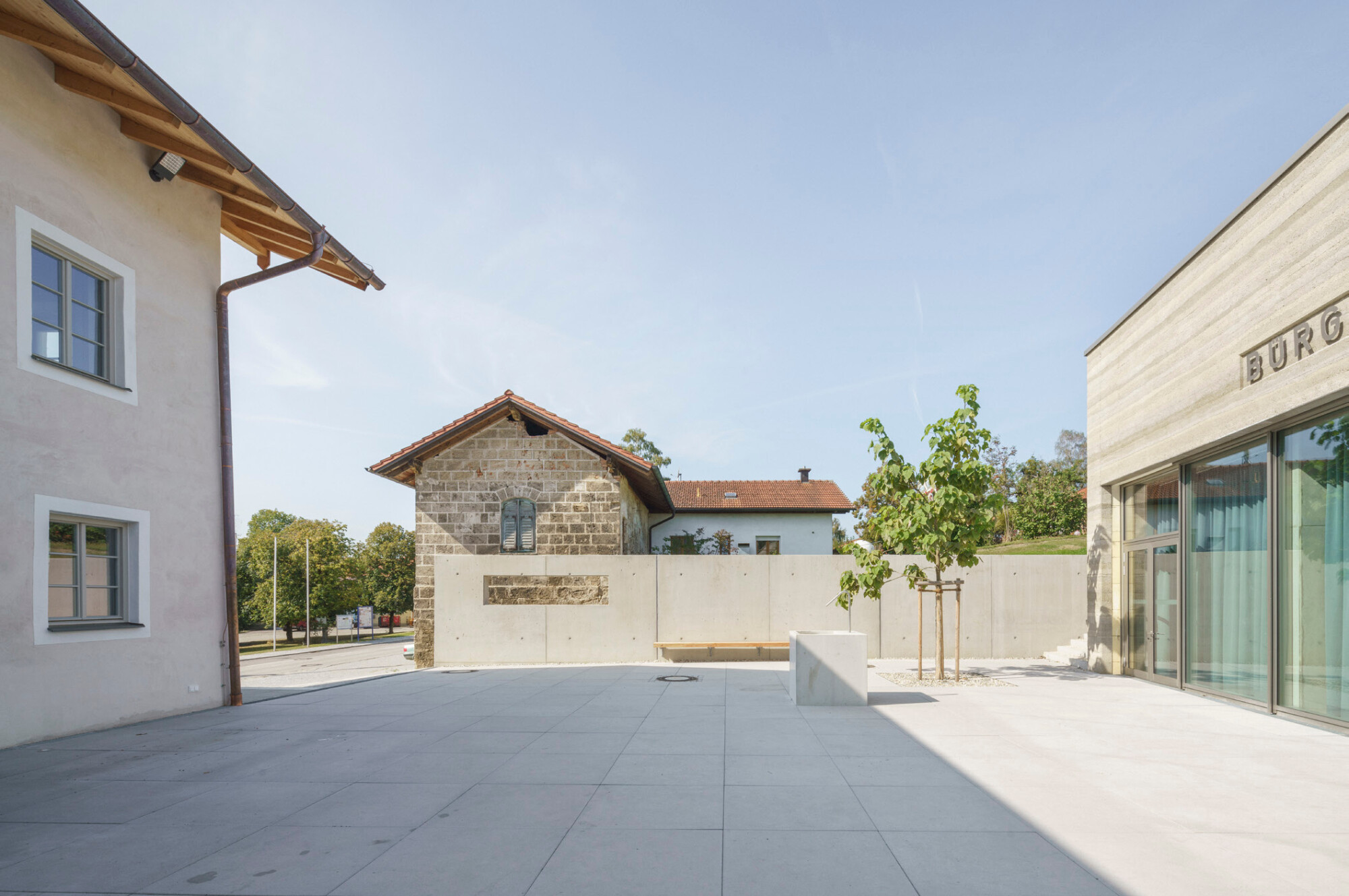 Geplant wurde die neue Mitte des Ortes vom Architekturbüro H2M.