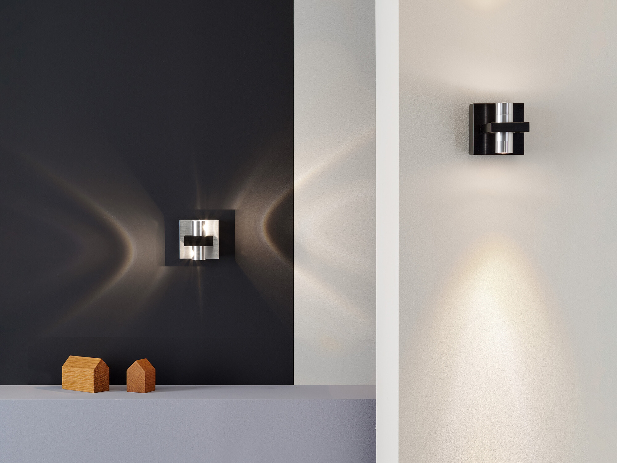 Bomac ist eine Wandleuchte mit beweglichem Lichtzyliner von Brumberg, die mit dem System Plug & Light kompatibel ist.