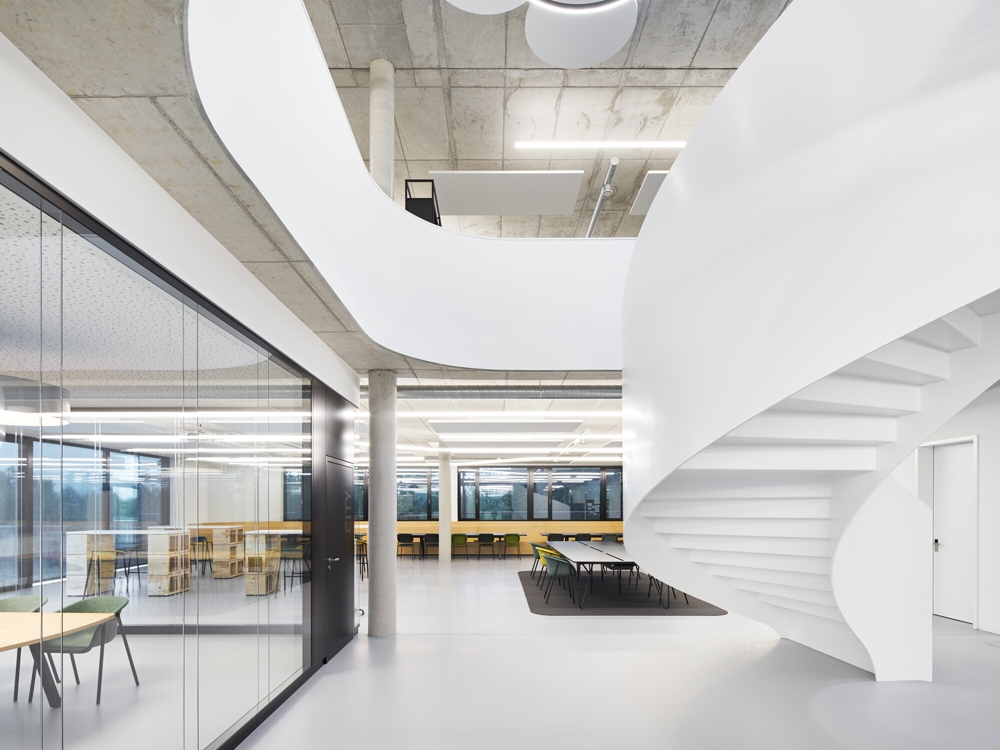 Das Architekturbüro BAU4 hat das neue Headquarter eines Halbleiterherstellers in Karlsruhe entworfen.