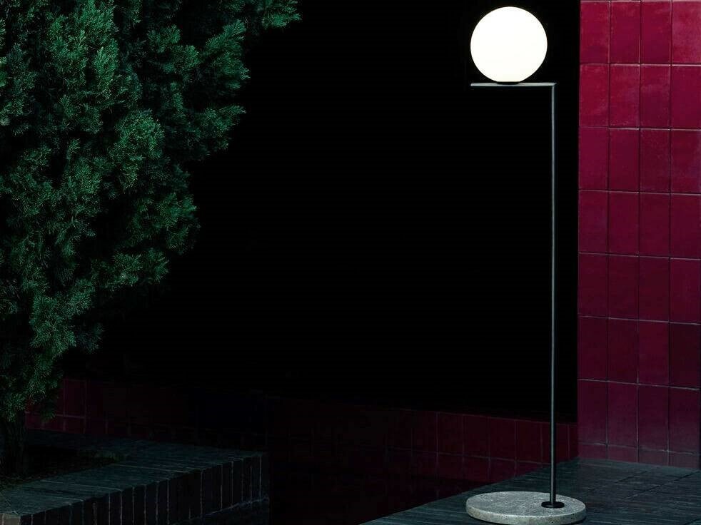Der italienische Hersteller Flos hat seine Leuchtenkollektion IC Light fit für die Anwendung mit Außenraum gemacht.