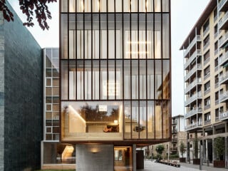 Architekt Javier de las Heras Solé hat eine Musikschule konzipiert, die das Kulturzentrum in der baskischen Gemeinde Amorebieta-Etxano erweitert.