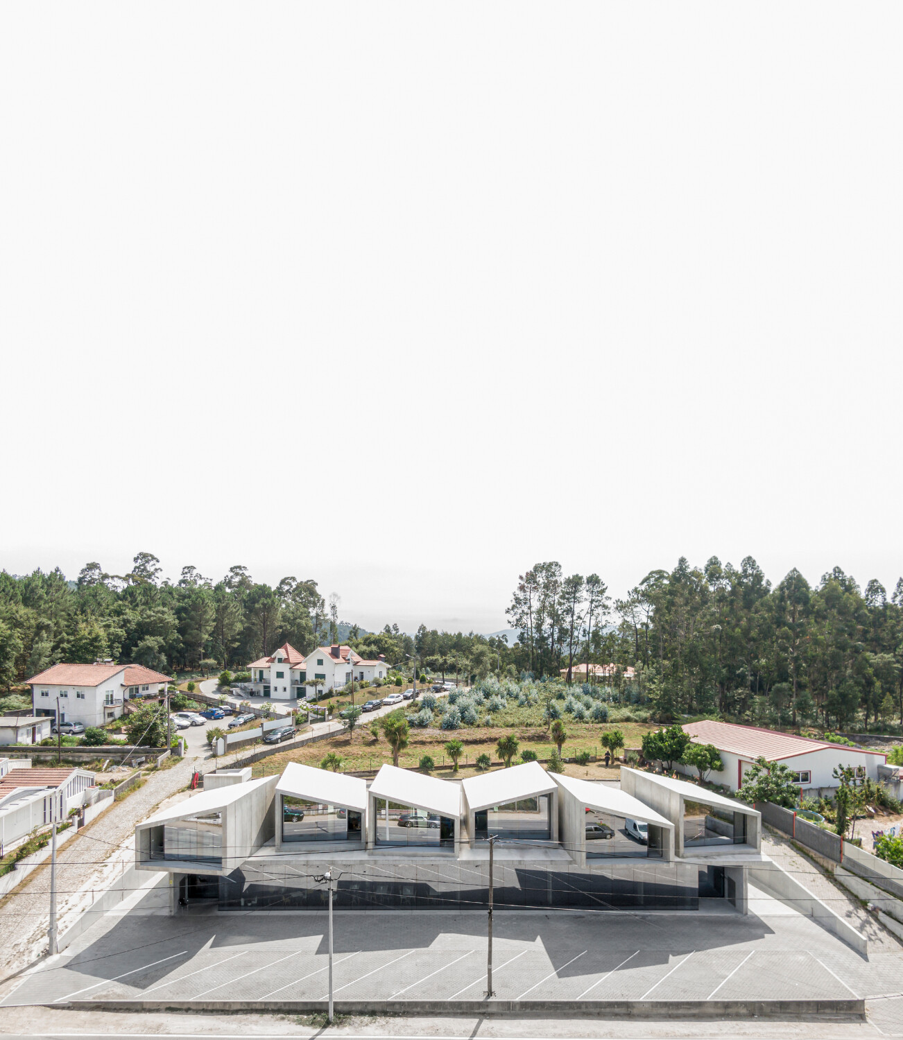 Das Team von Summary Architects ließ sich bei der Entwicklung von einem denkbar simplen Vorbild inspirieren: dem Kanalbau aus Stahlbetonrohren.