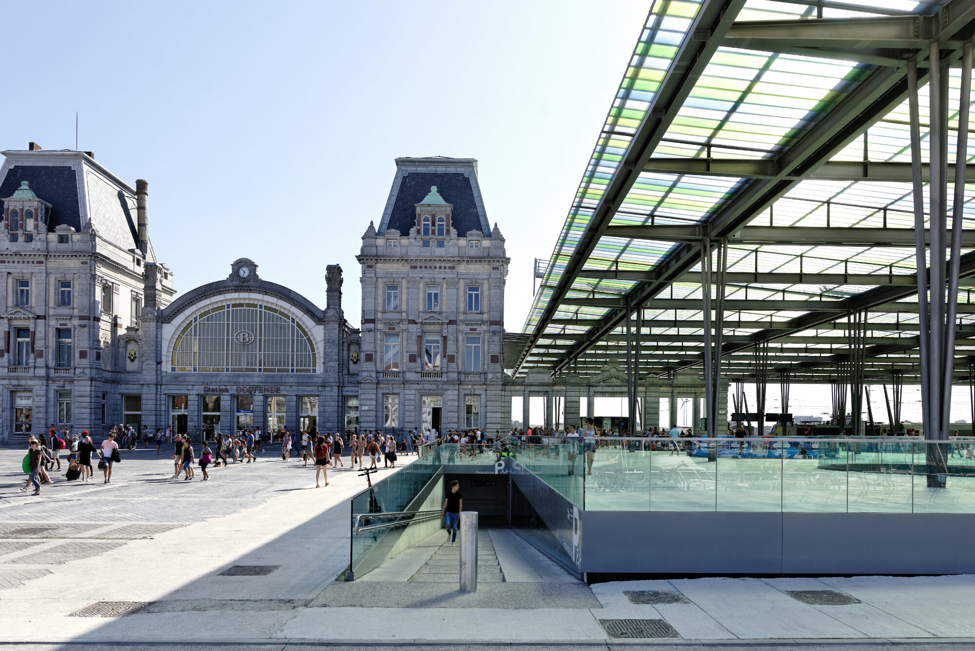 Der historische Bahnhof wurde denkmalgerecht restauriert, viele über Jahrzehnte gewachsene Verkehrsbauten abgerissen.