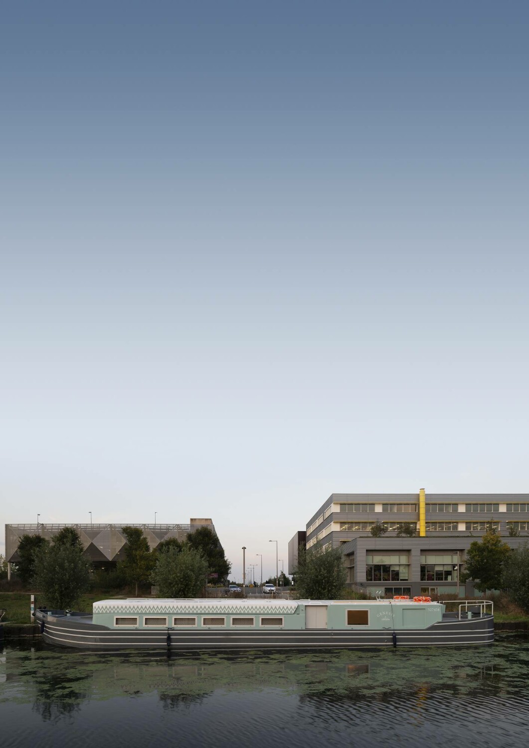 Das Schiff verfügt über ein Pop-Up-Dach.