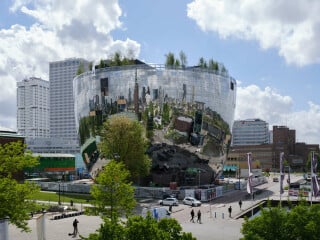 Das Depot des Kunstmuseums Boijmans Van Beuningen wurde im Rotterdamer Museumpark errichtet. Der Entwurf stammt vom ortsansässigen Architekturbüro MVRDV. 