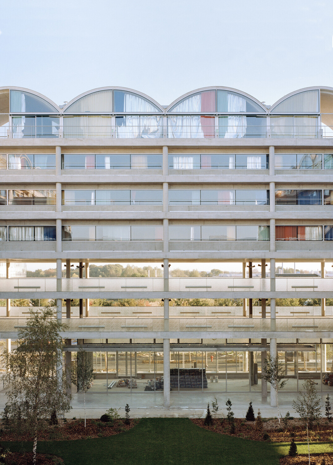 Das Wohn- und Parkhaus gehört zum Campus Palaiseau auf dem Plateau de Saclay, auf dem unter anderem die École Polytechnique und Einrichtungen der französischen Elektrizitätsgesellschaft EDF untergebracht sind.