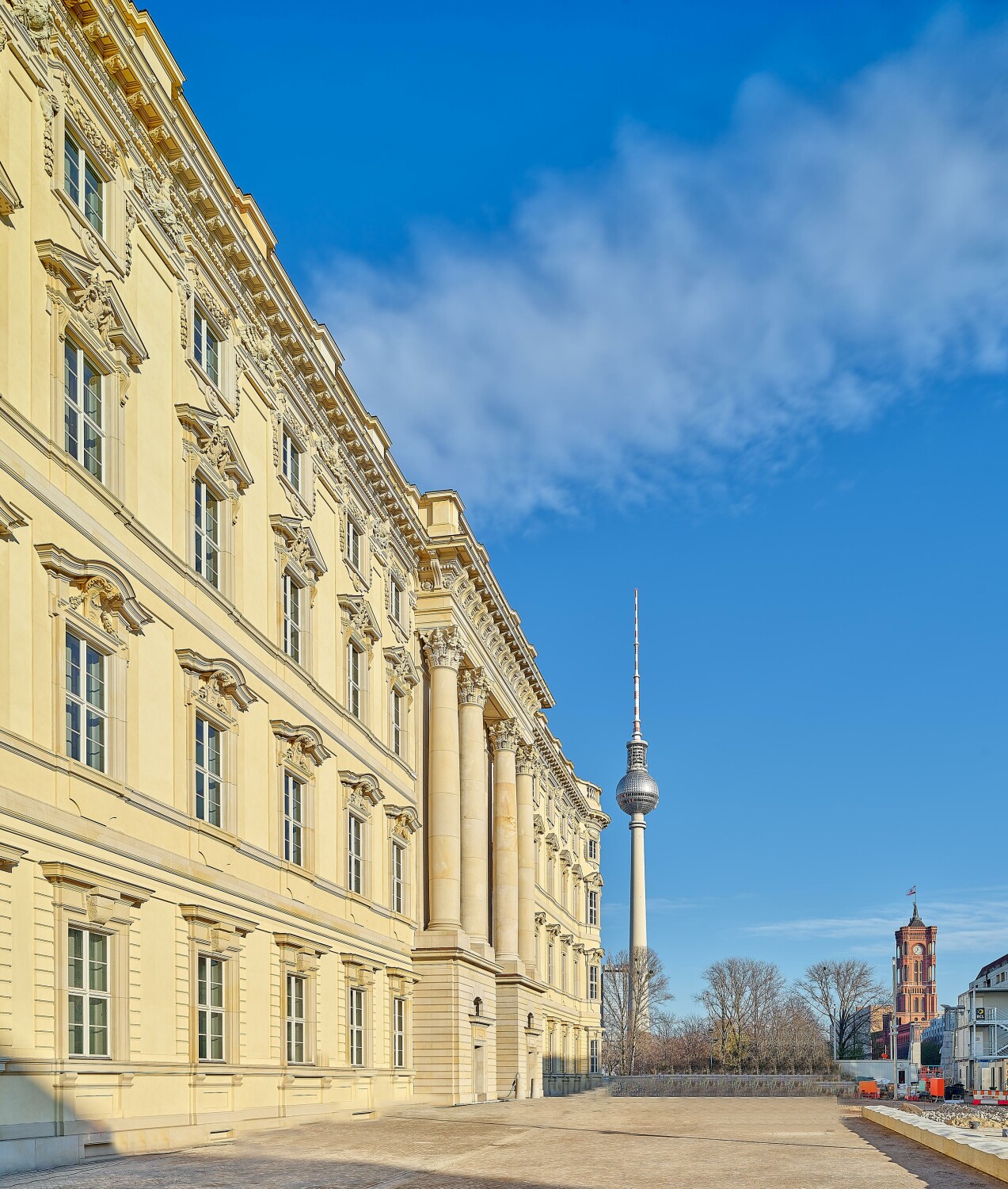 Die Putzflächen erhielten einen quitteähnlichen Gelbton.