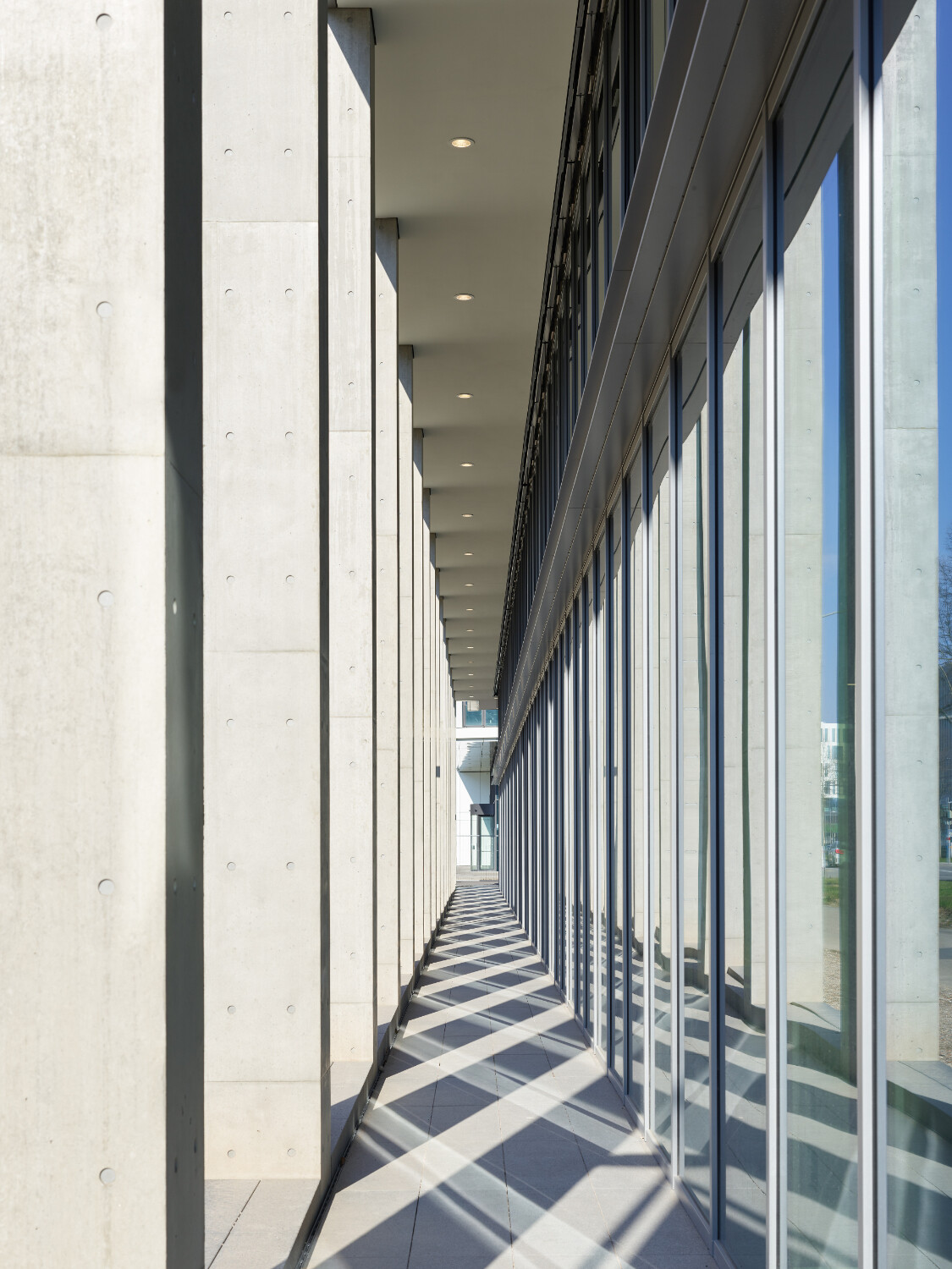Beim Sichtbeton à la Ando legte man besonderen Wert auf Präzision, was die scharfkantigen Ecken, Kreuzfugen und flächengleichen Übergänge zwischen zwei Schal- beziehungsweise Betoniertakten angeht.