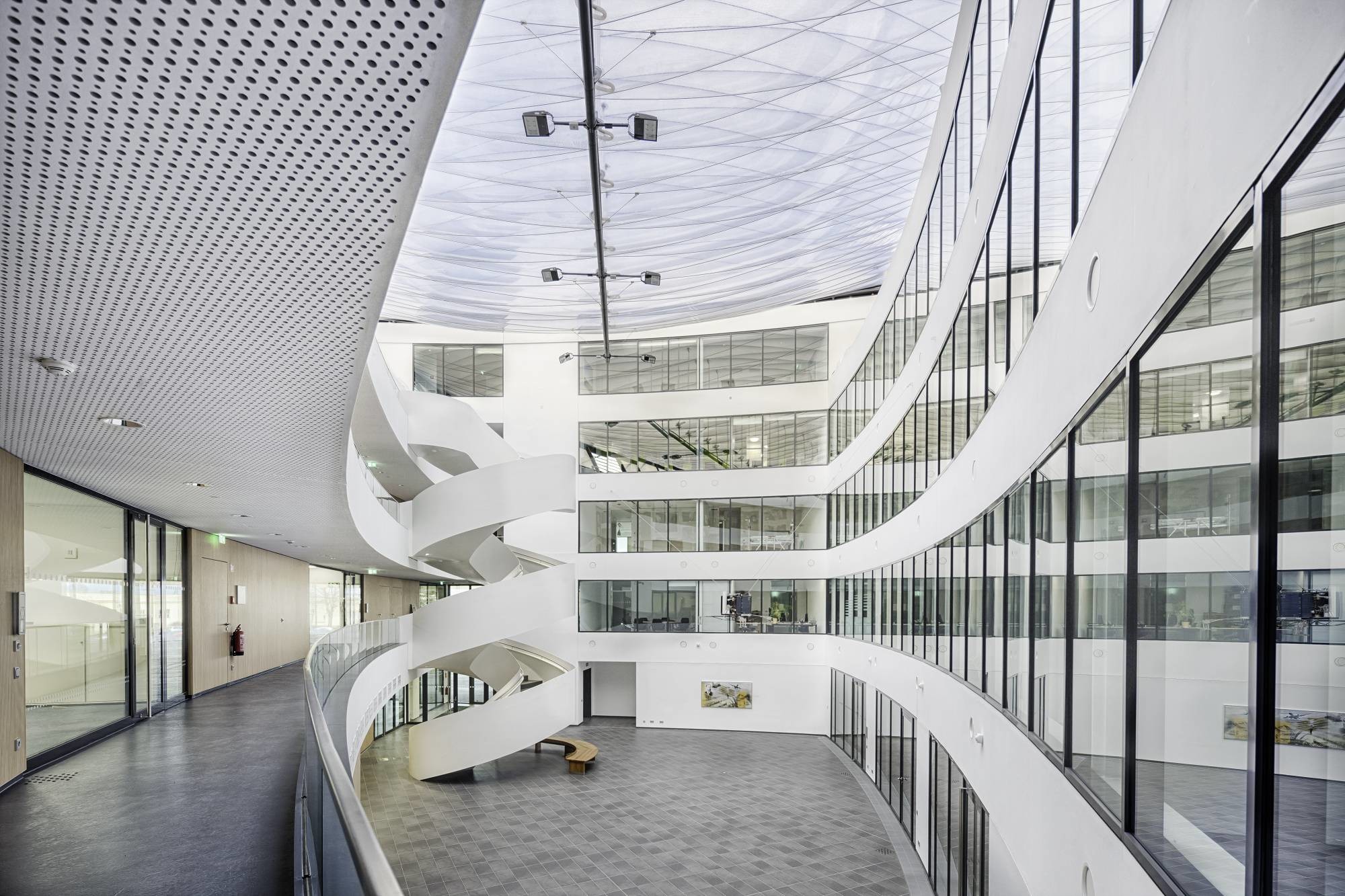 Herzstück des Lilienthalhauses nach Plänen von Rüdiger Architekten ist ein Atrium mit pneumatischer Überdachung.