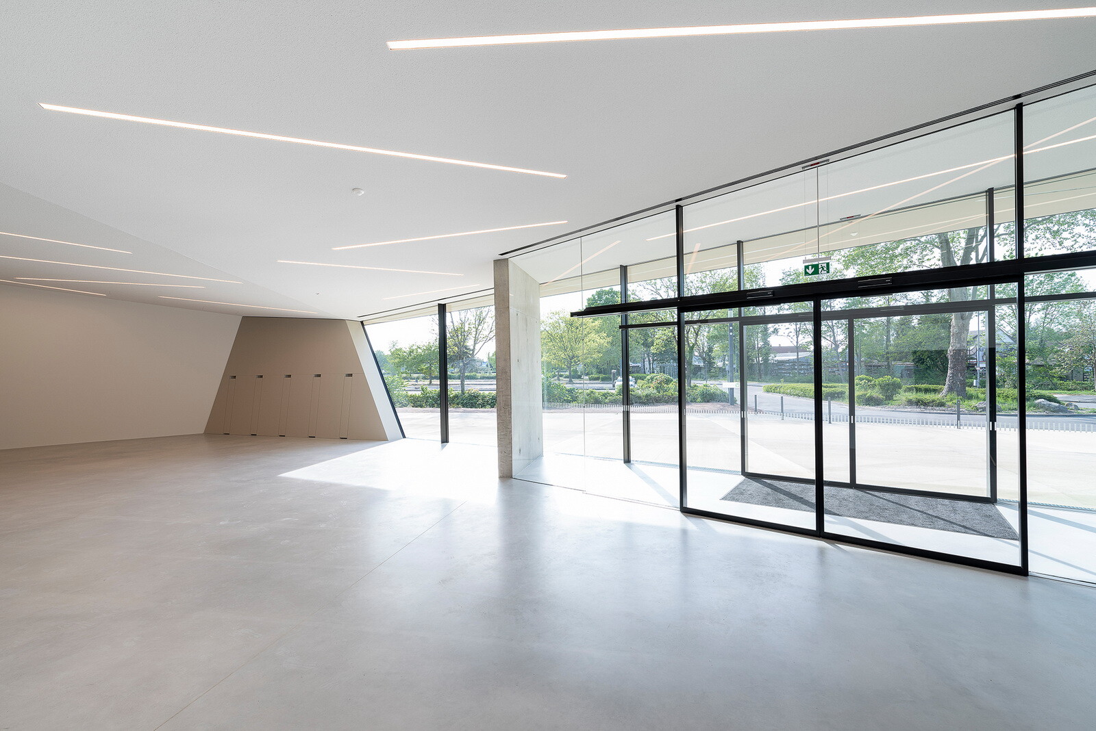 Die Architektur meidet rechte Winkel.