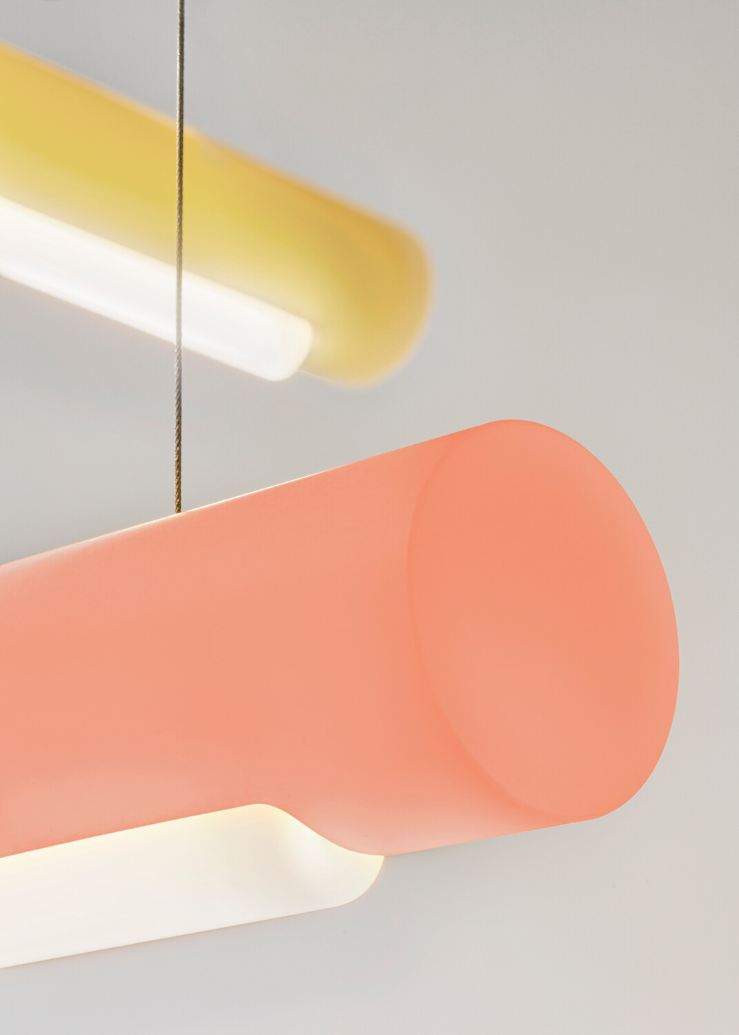 Knalliges Gelb und zartes Rosa setzen gestalterische Akzente im Interieur. 