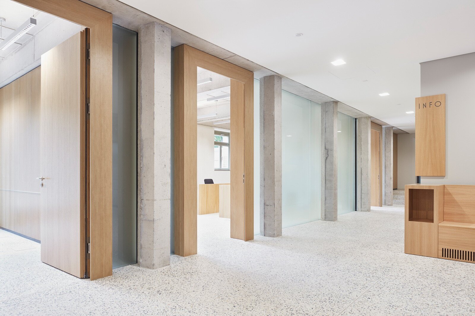 Umnutzung zum Amtsgericht in Tübingen Heizung Büro/Gewerbe