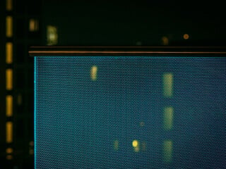 Bei dem Geländersystem Aequilux der Firma Isophon Glas werden oberflächengelaserte Gläser durch in den Handlauf integrierte LED-Module homogen zum Leuchten gebracht.