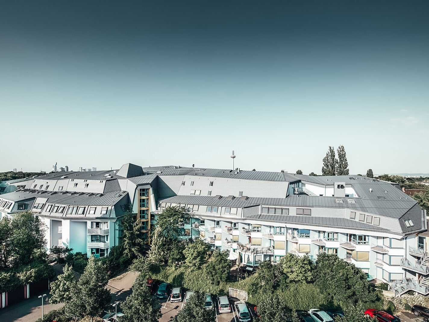 Architekt Andreas Geipel hat die komplexe Dachlandschaft des Aja Textor-Goethe Hauses in Frankfurt am Main saniert.