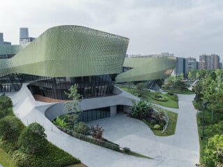 Mit ihrem gemeinsamen Entwurf konnten die beiden Berliner Büros Playze und Schmidhuber den geladenen Wettbewerb für das Urban Planning Exhibition Center in Ningbo für sich entscheiden. 