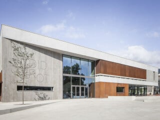 Chapuis Royer Architectes haben das Restaurant Diderot auf dem Campus der Université Grenoble Alpes entworfen.