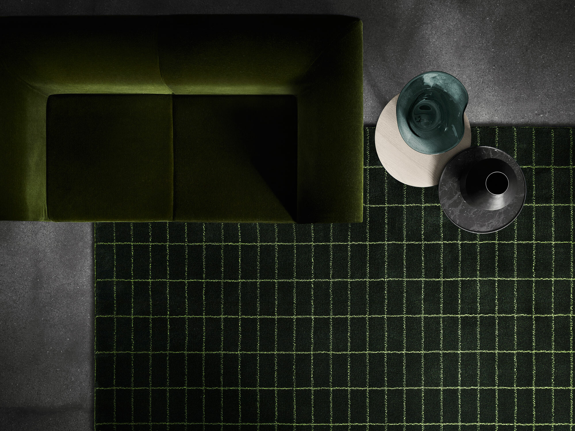 Die Teppiche sind aus 100 Prozent Wolle handgetuftet und in drei verschiedenen Mustern und sieben Farbschemata erhältlich (im Bild: die Farbe Green).