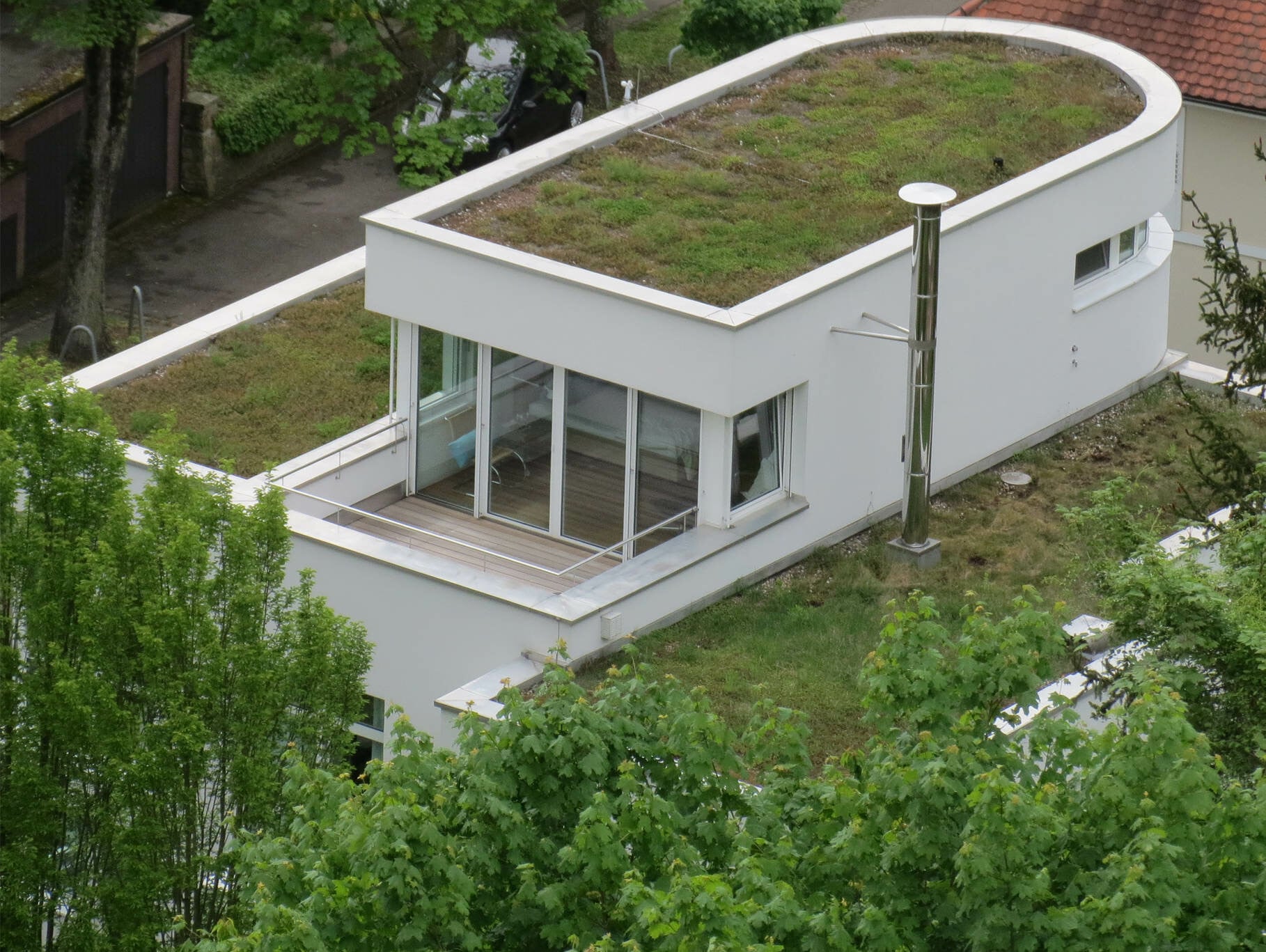 Im privaten Wohn- und Hausbau sind barrierefreie Übergänge zur Dachterrasse beliebt.
