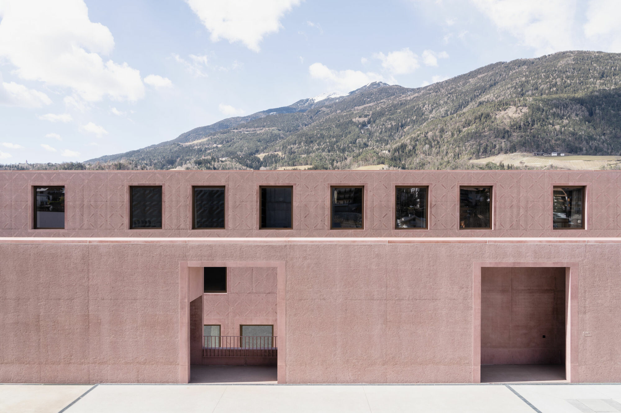 Der Entwurf für den Neubau stammt von dem Architekturbüro Carlana Mezzalira Pentimalli aus Treviso.