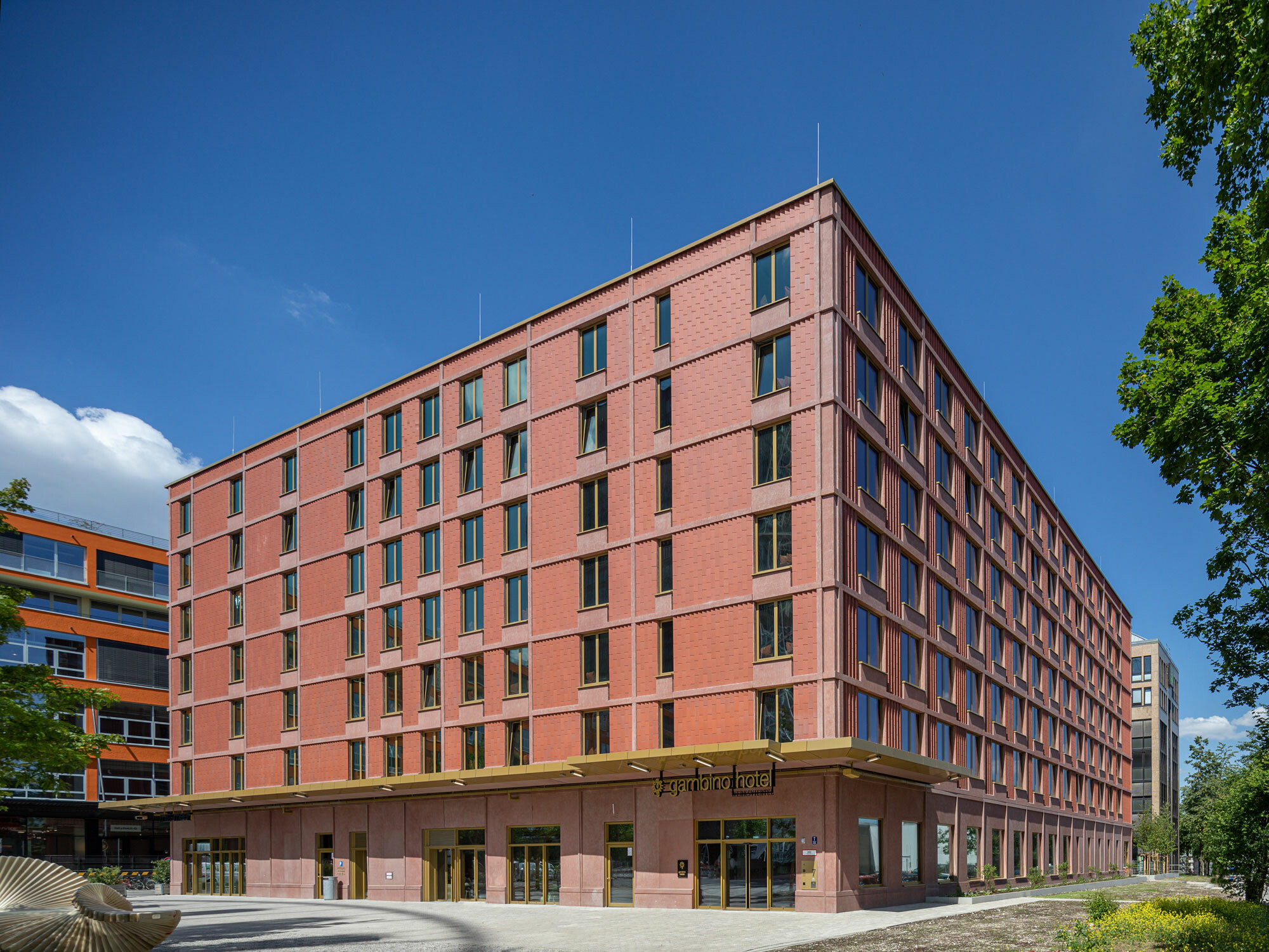 Das Werksviertel hinter dem Münchner Ostbahnhof hat sich von einer Industriebrache in ein gemischtes Viertel verwandelt. Hier treffen Wohnen, Arbeit, Kultur und Gastronomie aufeinander.