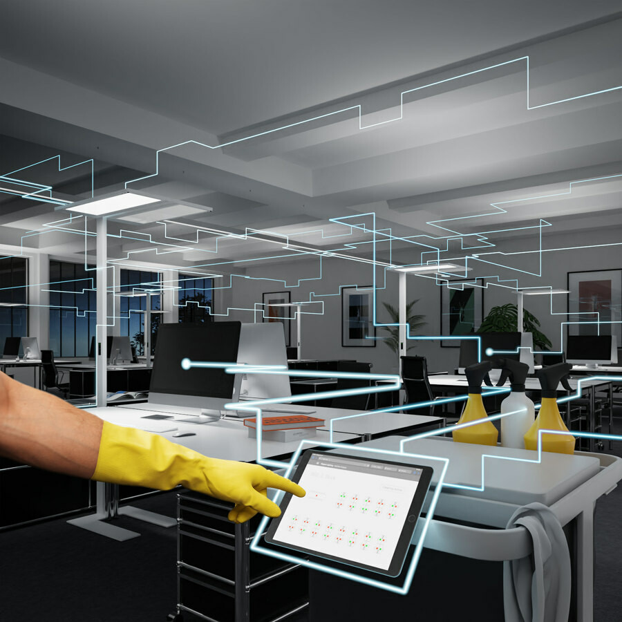 Die Funktion „Smart Cleaning” zeigt auf dem Dashboard oder direkt an der Leuchte zu reinigenden Arbeitsplätze.