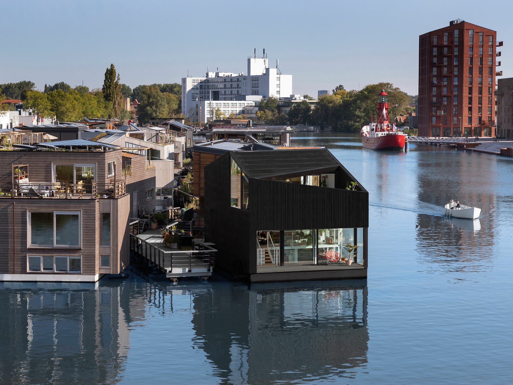 Floating Home in Amsterdam | Elektro | Wohnen | Baunetz_Wissen