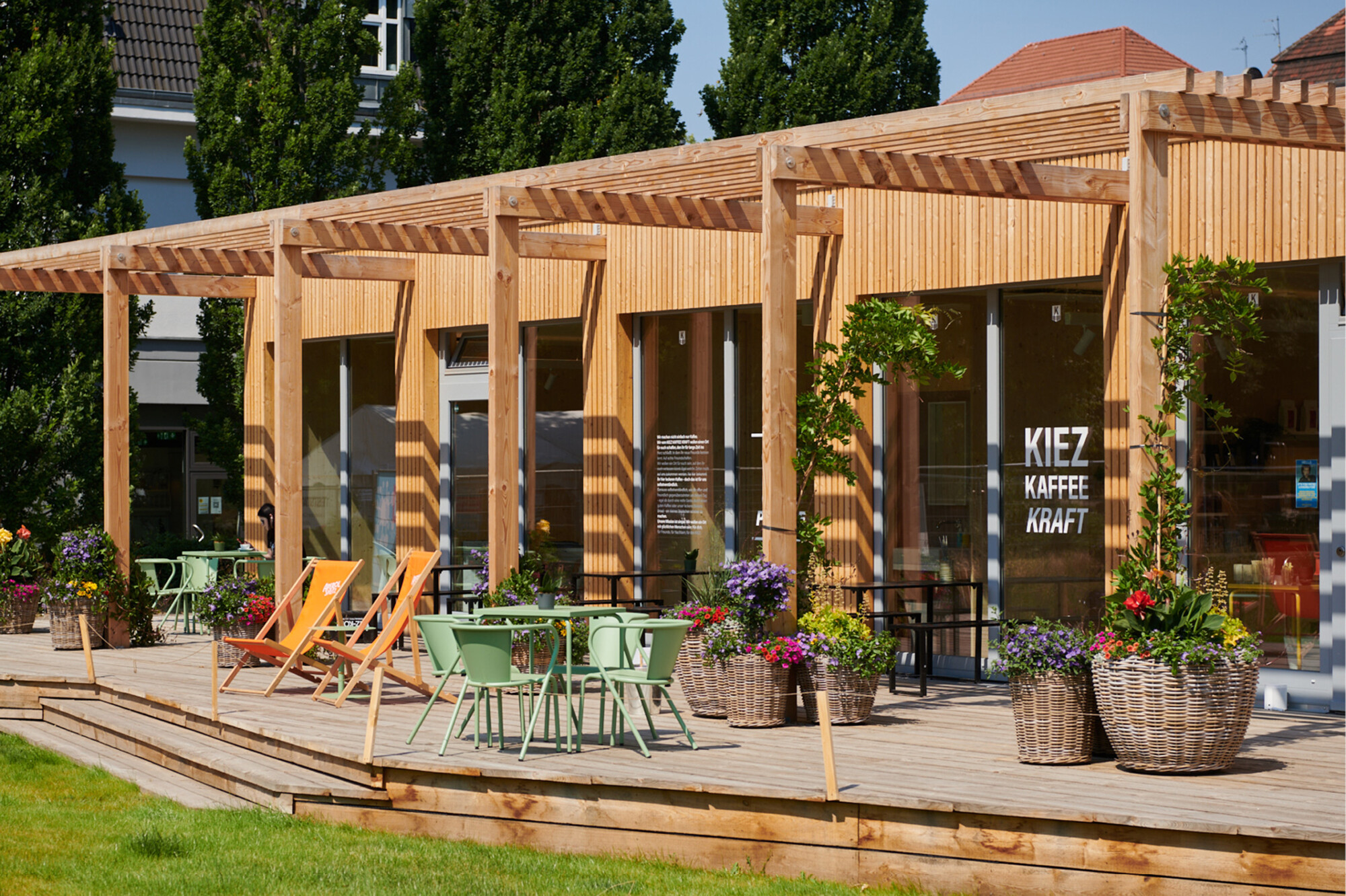 Wenn die Bauarbeiten für eine voraussichtliche Mischung aus Einzelhandel und dringend benötigten Wohnungen auf dem Grundstück beginnen, kann der Pavillon demontiert und anderer Stelle weiterverwertet werden.