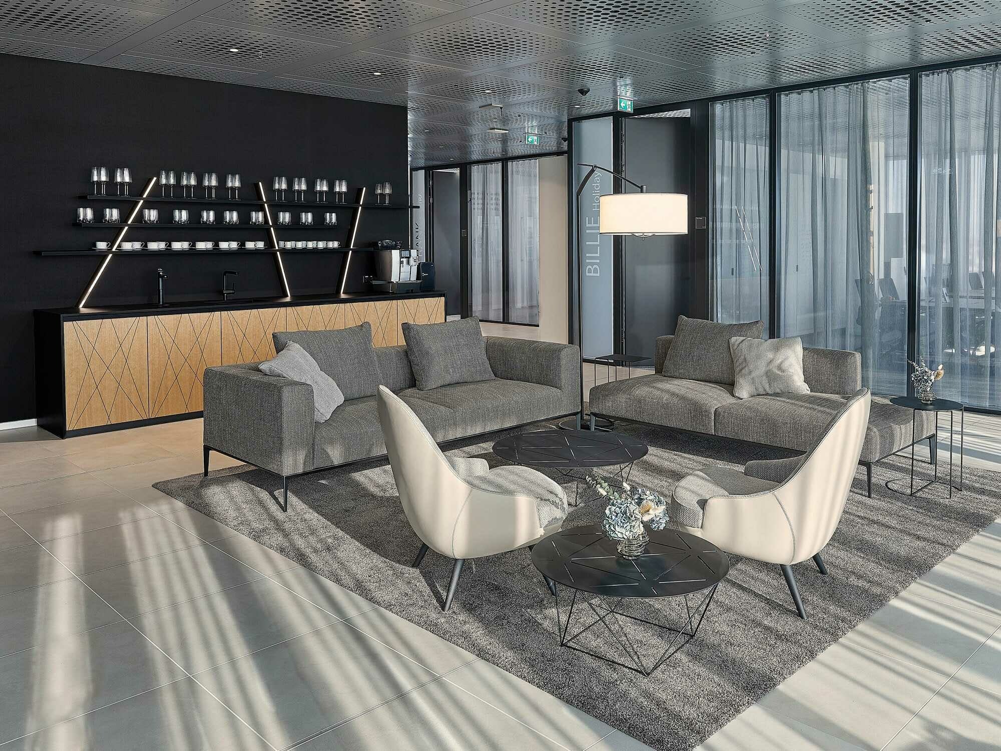 Soft Minimalism von Object Carpet ist eine Stilwelt mit haptisch interessanten Oberflächen in Kreidefarben, die insbesondere im Office-Bereich zur Anwendung kommen (im Bild: Office der Otto Group in Hamburg mit der flauschigen Textur von Poodle).