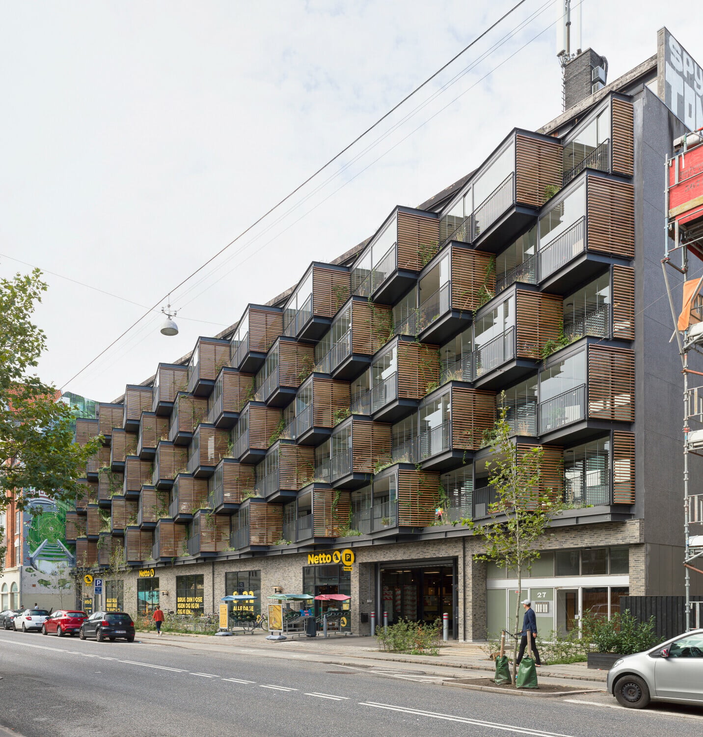 Die versetzten Einheiten sind um 20 Grad aus der Fassade gedreht.