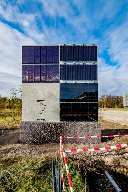 Im Thor-Park im belgischen Genk ist eine Demonstrationsanlage aus einer PV-Schallschutzwand realisiert worden.