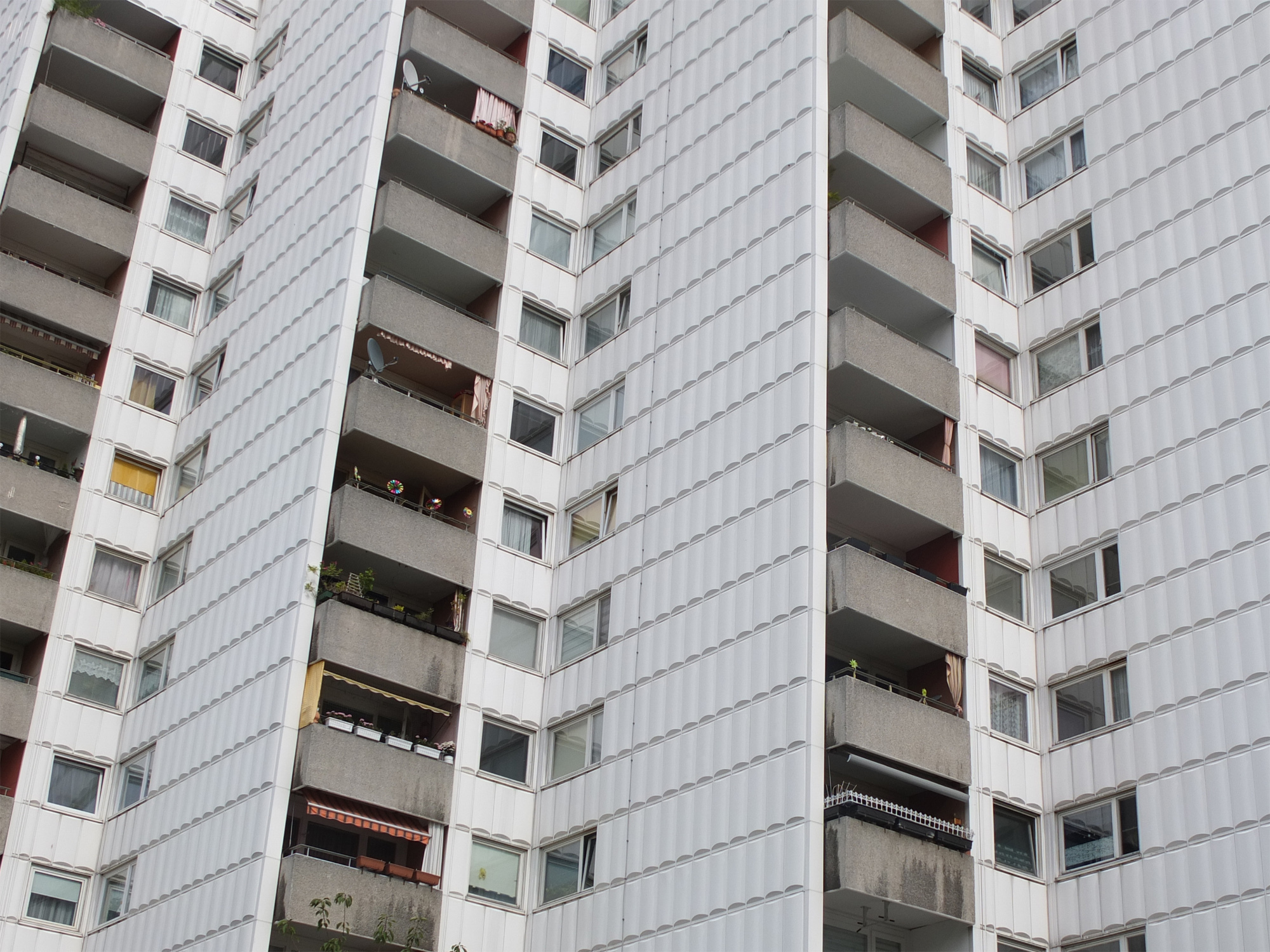 Zum konstruktiven Brandschutz zählen alle Maßnahmen, die im Brandfall gewährleisten, dass tragende und aussteifende Bauteile ihre Funktion behalten und damit die Standsicherheit des Gebäudes so lange gewährleistet ist, bis es erfolgreich evakuiert wurde oder der Brand gelöscht ist.