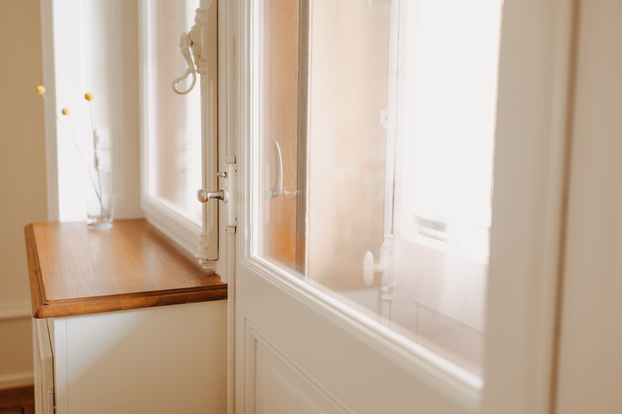 Die einstige Einfachverglasung der innen liegenden Fensterrahmen wurde optisch unauffällig durch das schlanke Zweifach-Isolierglas Climaplus Eclaz Light von Saint-Gobain Glass ersetzt.