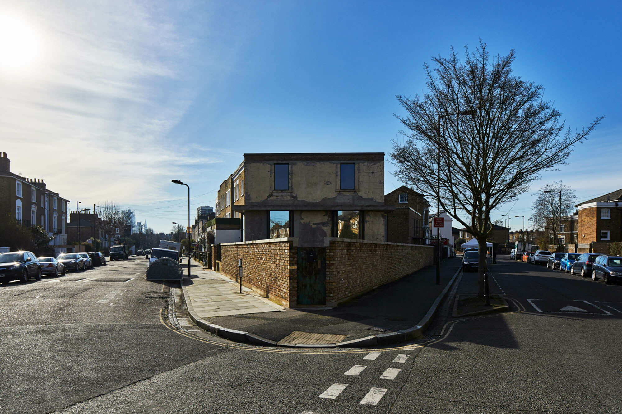 Nordansicht des Gebäudes auf einem Eckgrundstück im Stadtteil Hackney