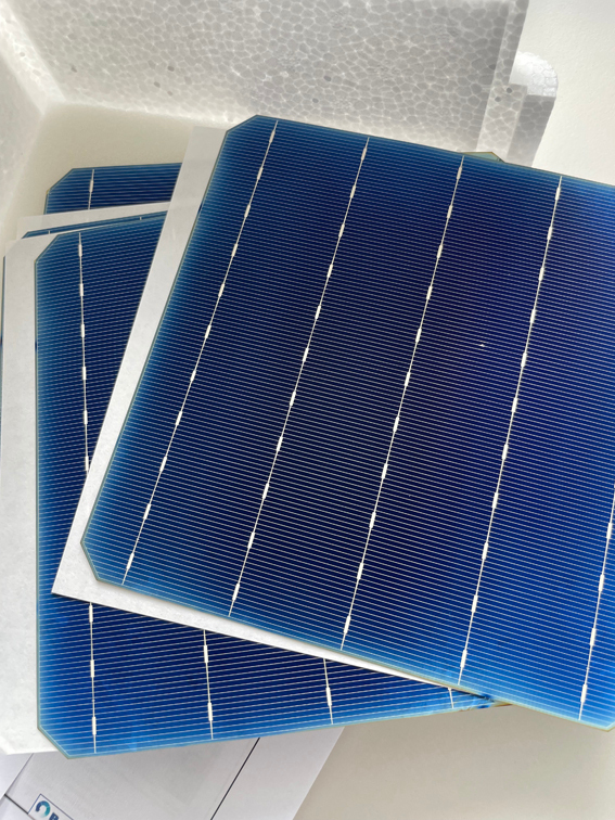 PERC-Solarzellen aus zu 100% recyceltem Silizium, mit denen ein Wirkungsgrad von 19,7 Prozent erreicht wird.