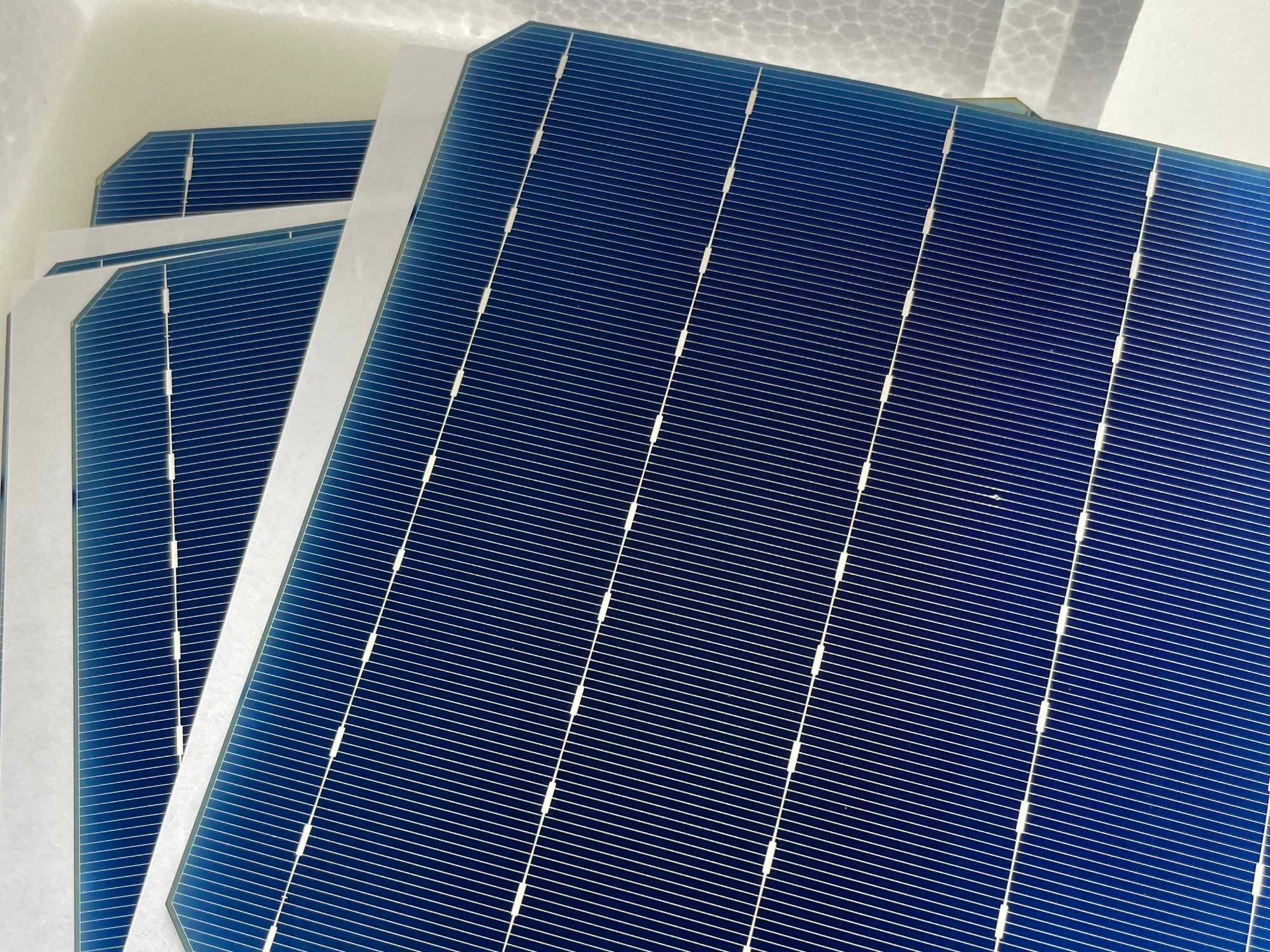 Nebenprodukte des Aufbereitungsprozesses, aus denen die Solarzellenbruchstücke abgetrennt und gesammelt werden.