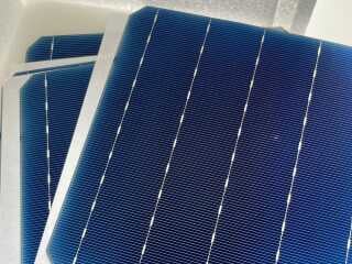 Nebenprodukte des Aufbereitungsprozesses, aus denen die Solarzellenbruchstücke abgetrennt und gesammelt werden.