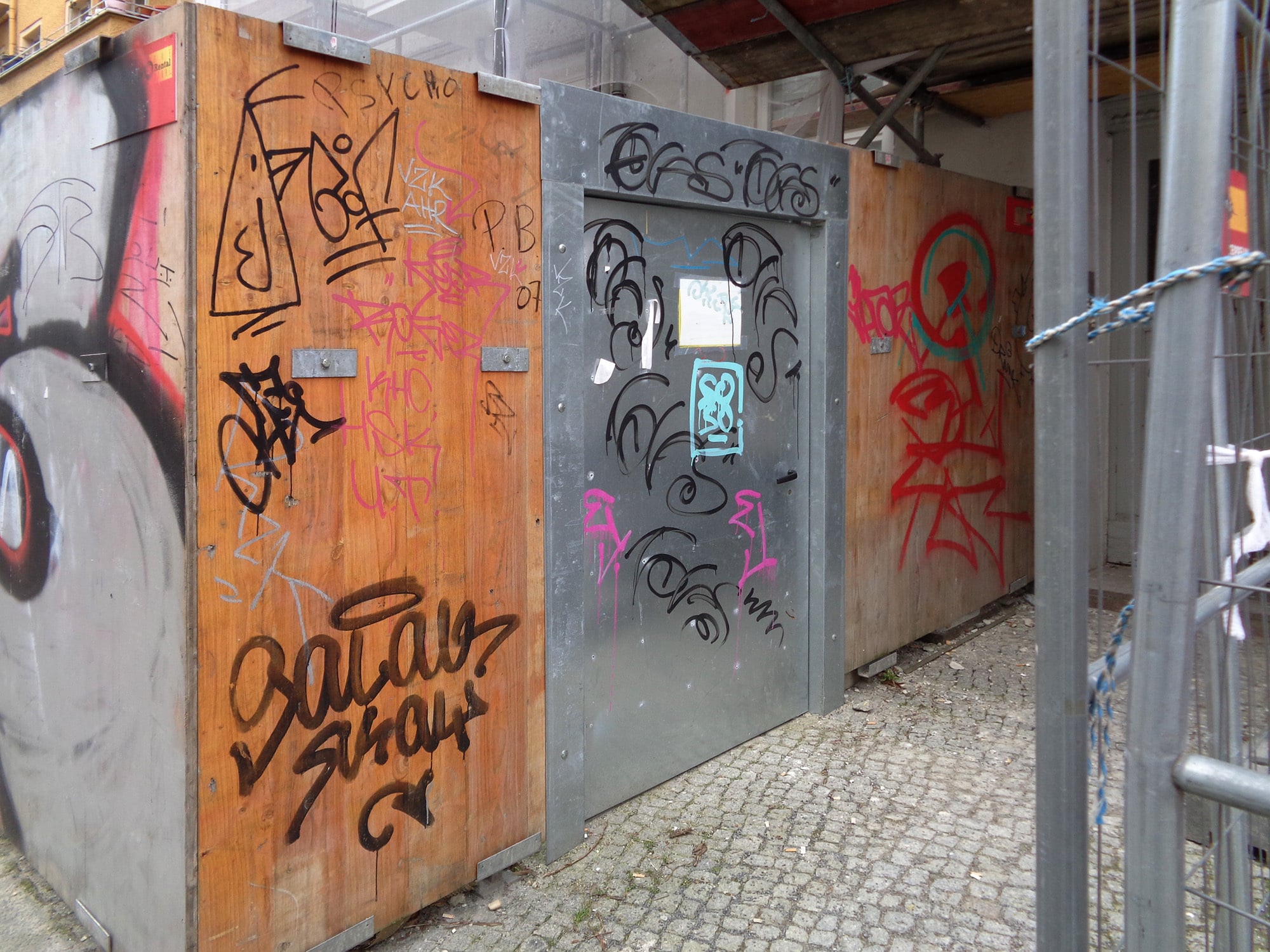 Sie schützen eine Baustelle vor Einbruch, Diebstahl, Vandalismus.