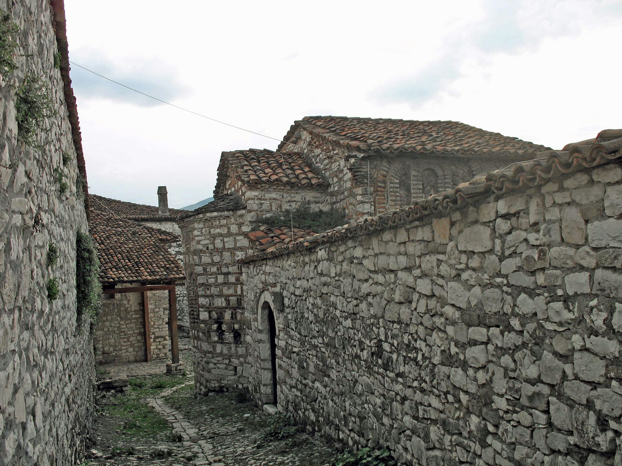 Bruchsteinmauer in Berat