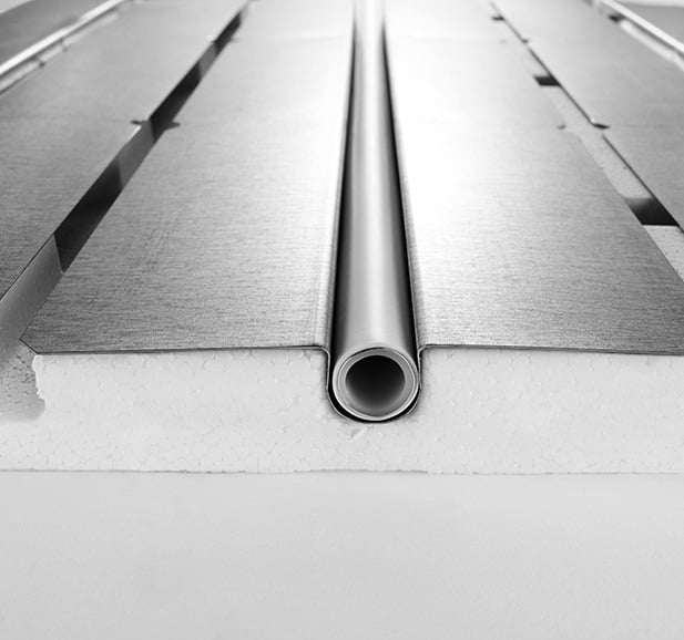 Trockenbau-Platten aus Polystyrol-Hartschaum machen die Verlegung der Fußbodenheizung zu einer schnellen und sauberen Sache und sind universell einsetzbar in Alt-, Neu- und Fertigbau. 