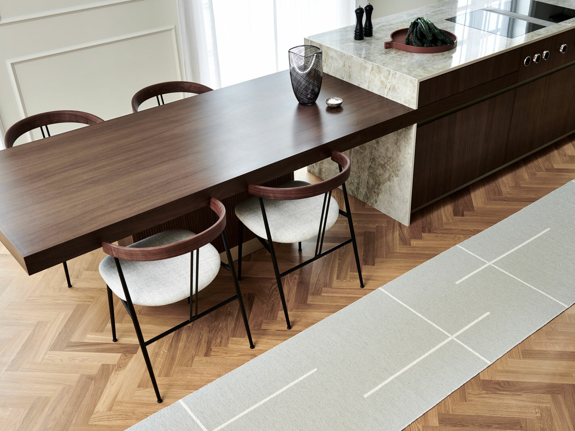 Im Bild: die Kollektion Fred im Farbton Linen, die sehr architektonisch anmutet.