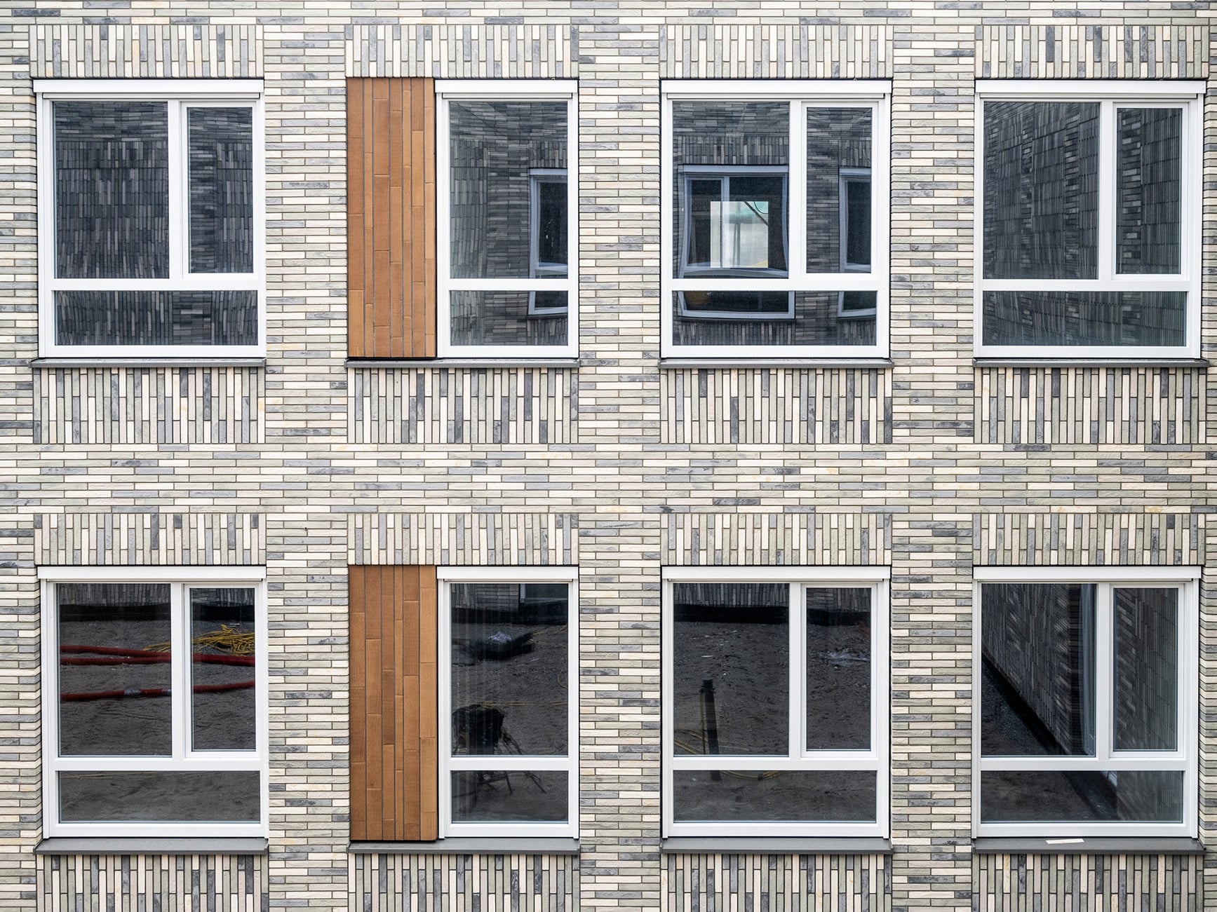 Bei einer Schule im niederländischen Eindhoven kommen Fensterprofile aus 100 Prozent recyceltem Kunststoff zum Einsatz. Die Fenster stammen aus einer Profilserie, die den symbolischen Namen Phoenix trägt.