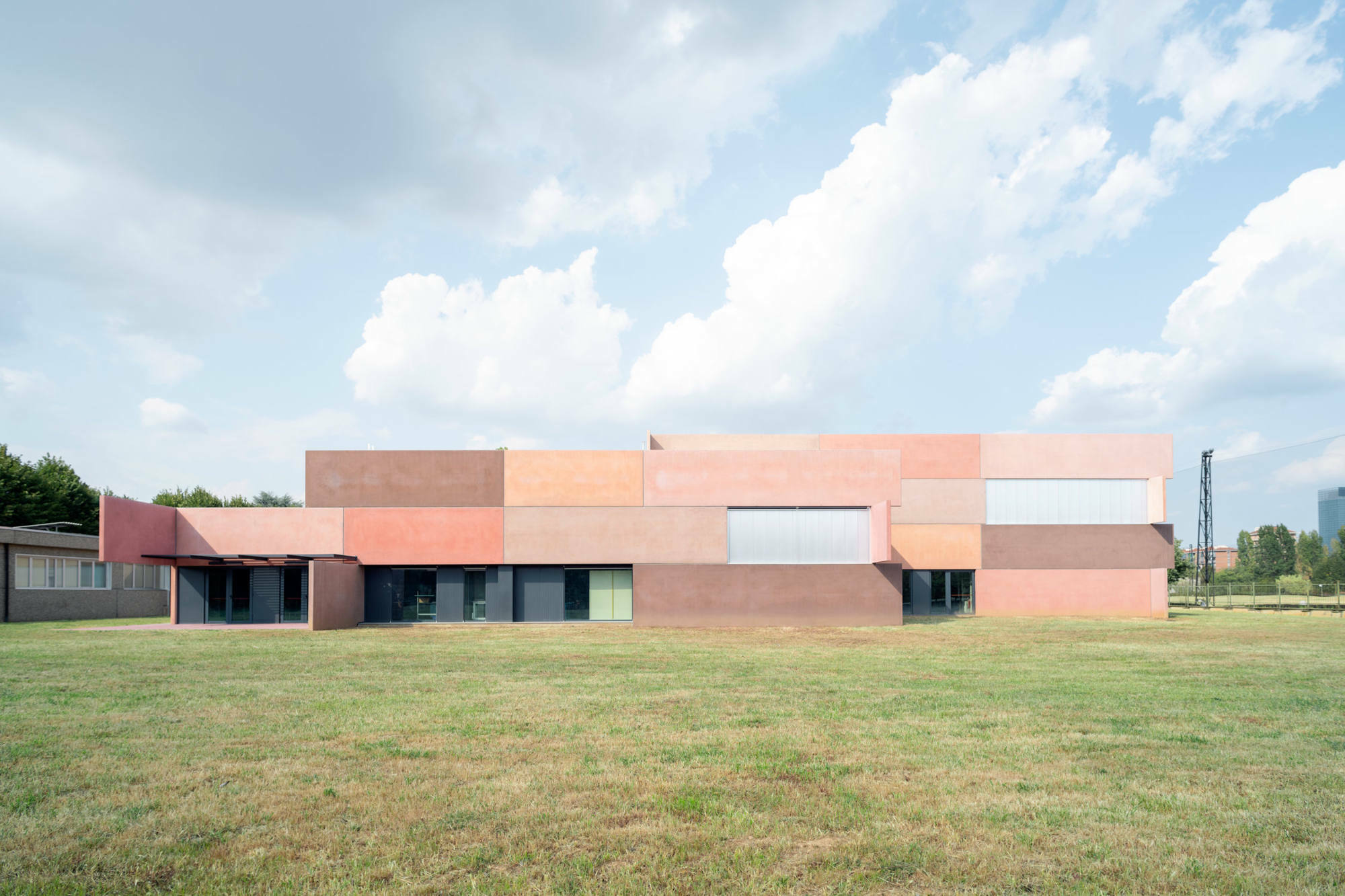 Geplant wurde der S-Lab genannte Bau vom Architekturbüro Elastico Farm.