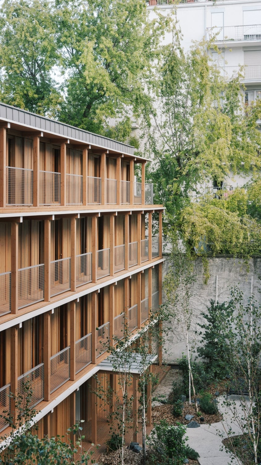 Jede Wohnung hat Zugang zum gemeinsamen Balkon.