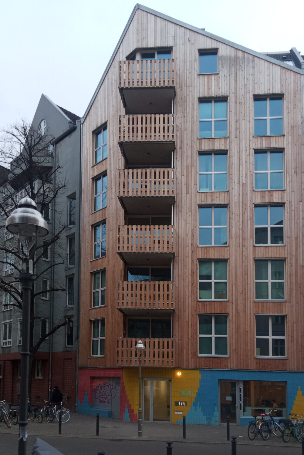 Die Bestimmungen umfassen auch Außenwandbekleidungen aus Holz. 