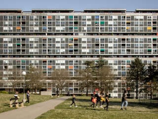 Die 1971 fertiggestellte Cité du Lignon in Vernier wird schrittweise energetisch optimiert, nach Plänen von Jaccaud + Associés.