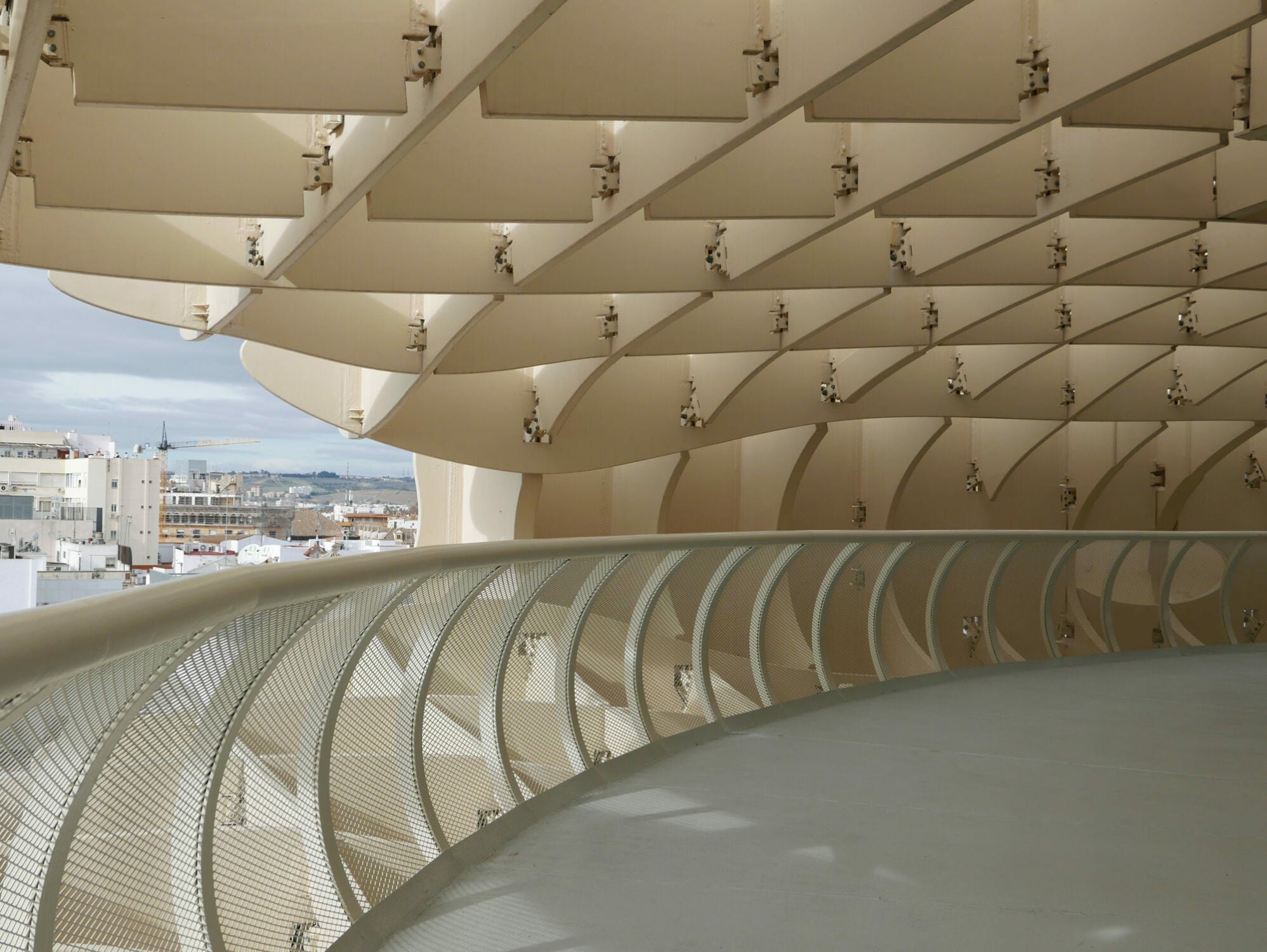 Holzstruktur als Sonnendach: Metropol Parasol in Sevilla; Architektur: Jürgen Mayer H., 2011