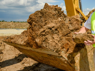 Als man auf dem Baugelände der Gartenstadt Werdersee große Mengen Ton freilegte, entschied der Bauträger, die Projektgesellschaft Gartenstadt Werdersee (PGW), das Material zu Vormauerziegeln und Riemchen brennen zu lassen.