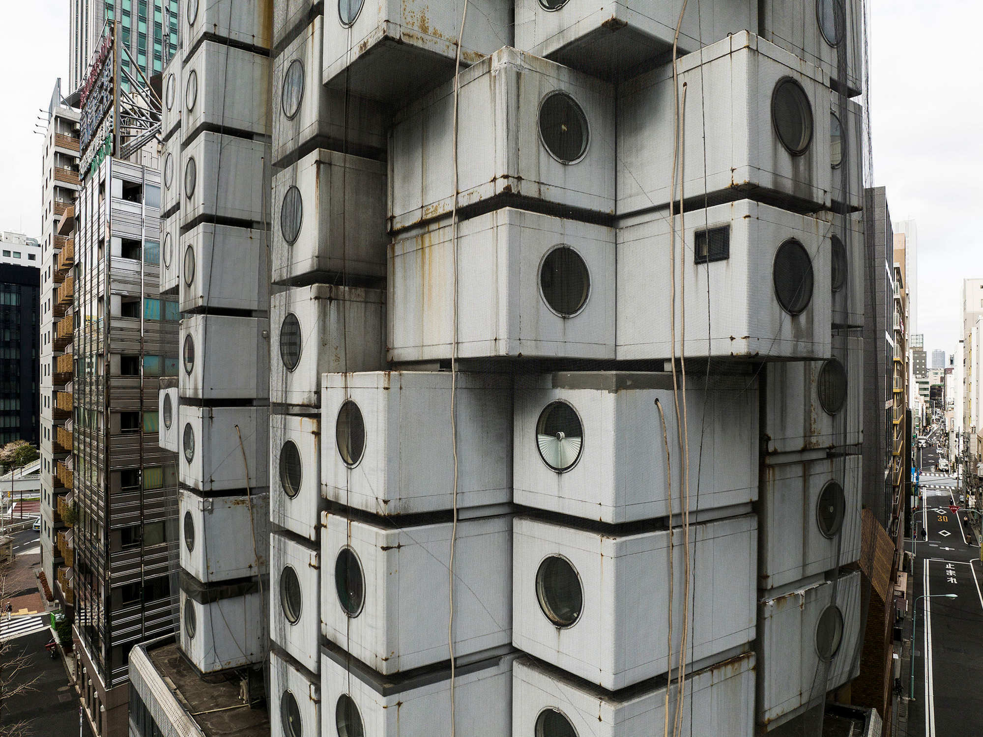 Letzter ungestörter Blick auf die Ikone: der Nakagin Capsule Tower im Februar 2022