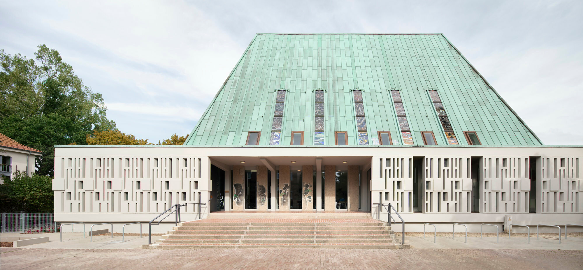 Teil der Steildach-Tour durch Hannover ist die von Pfitzner Moorkens Architekten umgeplante Gerhard-Uhlhorn-Kirche.